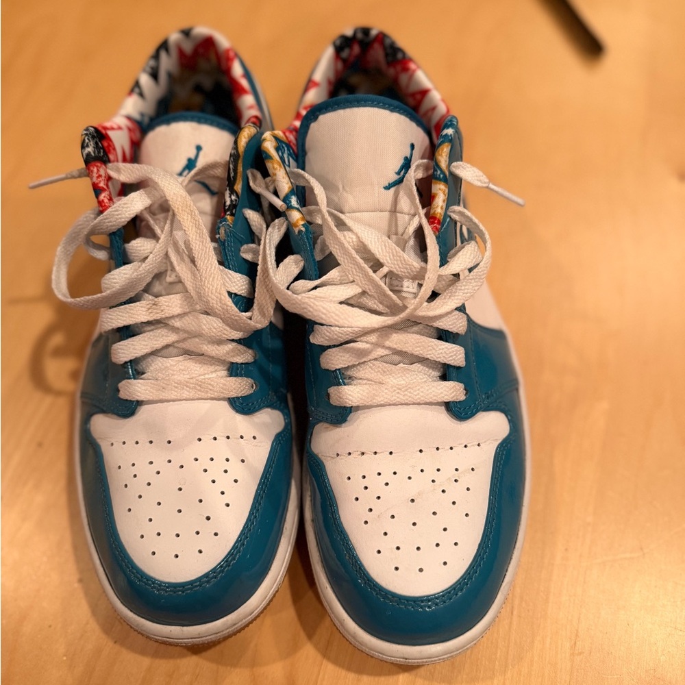 Nike Dunks: Like new with very little wear - Picture 4 of 4